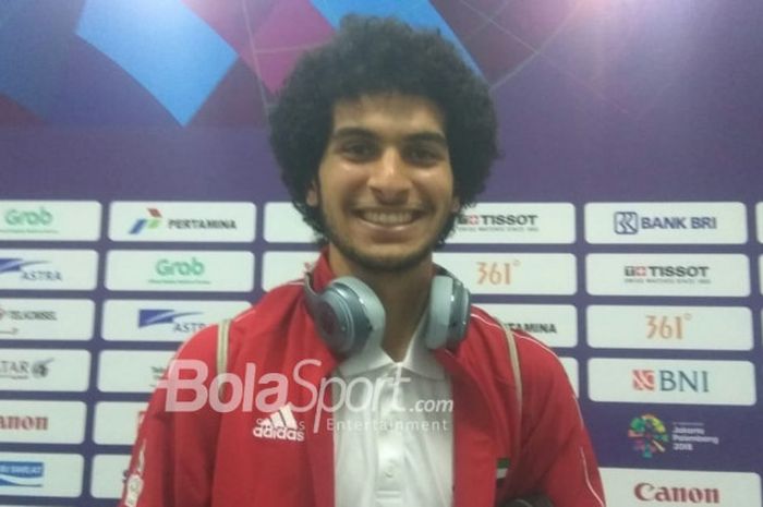 Gelandang timnas U-23 Uni Emirat Arab, Shaheen Aldarmki Shuroor saat menjawab pertanyaan BolaSport.com seusai laga kontra timnas U-23 Indonesia di Mixed Zone Stadion Wibawa Mukti, Cikarang, Jumat (24/8/2018).