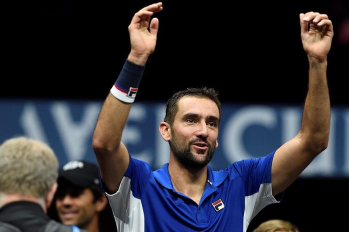 Petenis Kroasia, Marin Cilic, yang membela Tim Eropa, melakukan selebrasi setelah mengalahkan pemain Tim Dunia, Frances Tiafoe (Amerika Serikat/AS), pada laga partai pertama turnamen ekshibisi Laver Cup di O2 Arena, Praha, Republik Ceska, Jumat (22/9/2017).