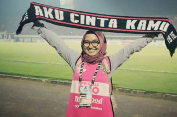 dianekawy mahasiswa cantik penggemar PSM Makassar