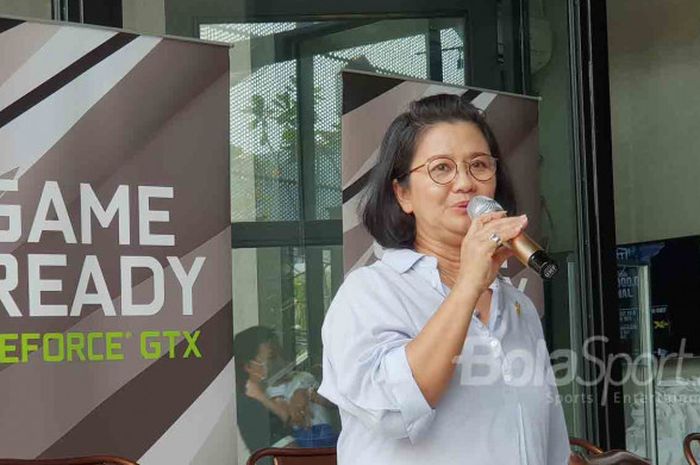  Pelaksana Tugas (plt) Sekretaris Jenderal Komite Olimpiade Indonesia, Helen Sarita, berbicara dalam acara bertajuk penyambutan eSports sebagai olahraga prestasi andalan pada masa depan di High Grounds Icafe, Jakarta Utara, Selasa (24/7/2018). 