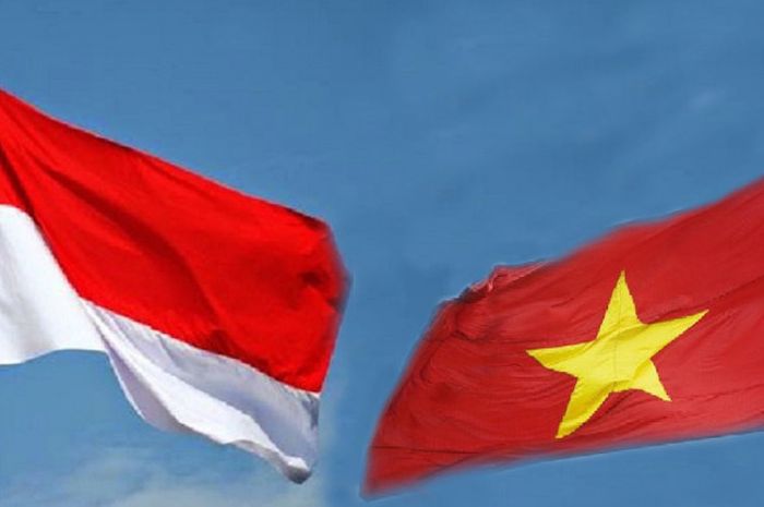 Bendera Indonesia dan Vietnam.