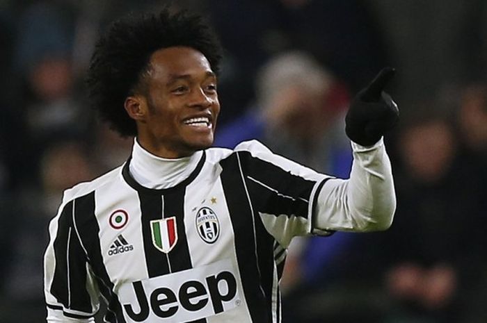 Gelandang Juventus, Juan Cuadrado, merayakan gol yang dia cetak ke gawang Inter Milan dalam laga Serie A di Juventus Stadium, Turin, Italia, 5 Februari 2017.