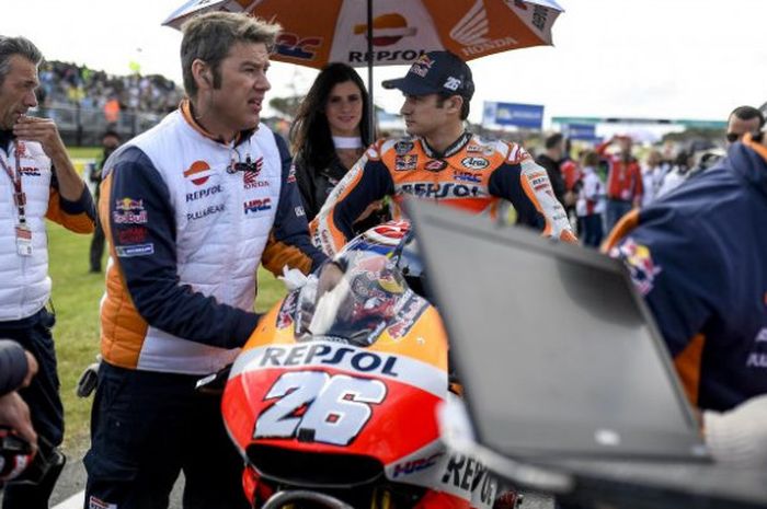 Pebalap tim Repsol Honda, Dani Pedrosa, saat bersiap di grid pada balapan MotoGP Australia, Minggu (22/10/2017).