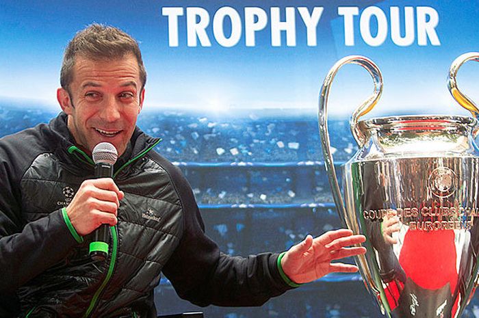 Legenda sepak bola Italia, Alessandro Del Piero, berbicara kepada media dalam event tur trofi Liga Champions di Monterrey, Meksiko, 8 Maret 2018.