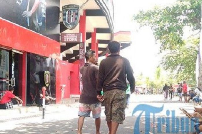 Suporter Bali United kehabisan tiket laga timnya kontra Persebaya Surabaya.