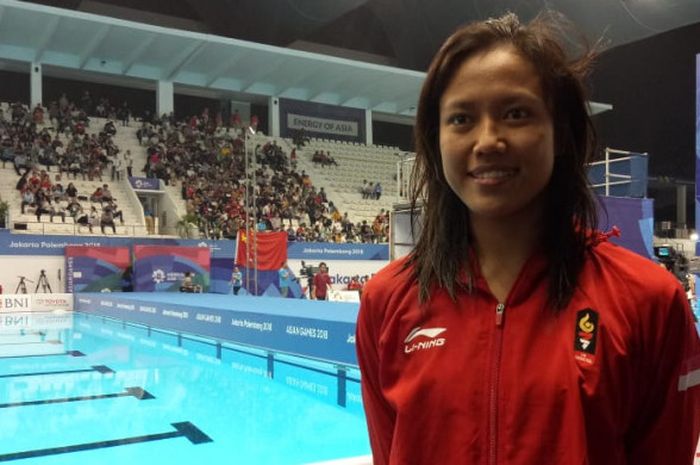 Atlet lompat indah Indonesia, Dewi Setyaningsih, usai tampil pada nomor 10 meter platform putri ajang Asian Games 2018, di Stadion Akuatik Kompleks Gelora Bung Karno, Kamis (30/8/2018).