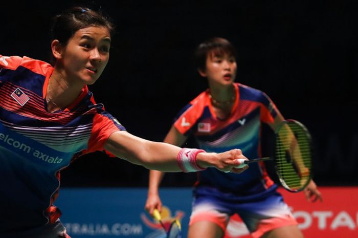 Pasangan ganda putri Malaysia, Vivian Hoo (kanan)/Woon Khe Wei, saat menjalani pertandingan melawan Misaki Matsutomo and Ayaka Takahashi (Jepang) pada Piala Sudirman yang berlangsung di Gold Coast Sports Centre, Gold Coast, Australia, Jumat (26/5/2017).