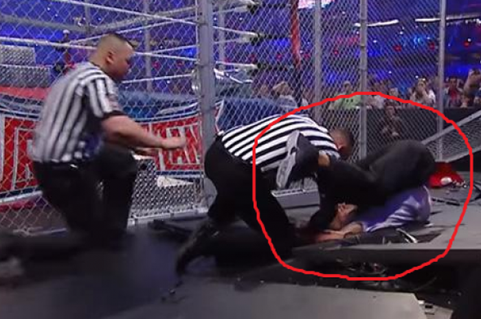 Shane McMohan menderita serangkaian cedera pasca menghantam meja pengumuman di arena WWE