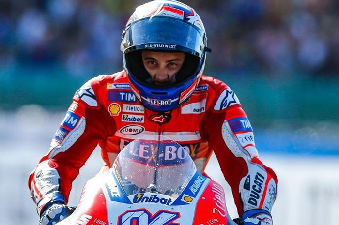 Pebalap tim Ducati, Andrea Dovizioso saat beraksi di Silverstone.