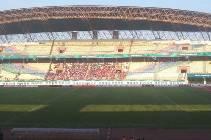 Suasana Stadion Wibawa Mukti beberapa saat sebelum laga uji coba antara timnas Indonesia kontra timnas Mauritius, Selasa (11/9/2018).