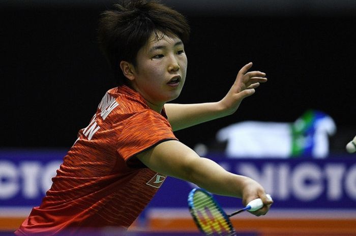 Pebulu tangkis tunggal putri Jepang, Akane Yamaguchi, mengembalikan shuttlecock dari Ratchanok Intanon (Thailand) pada laga semifinal turnamen Malaysia Masters 2018 di Kuala Lumpur, 20 Januari lalu.