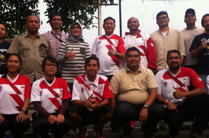 Timnas petanque Indonesia menyambangi lapangan Kompas Gramedia di Palmerah Selatan, Jakarta Barat, Jumat (4/8/2017)