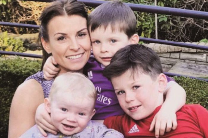 Coleen Rooney bersama tiga buah hatinya