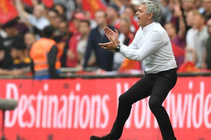 Reaksi pelatih Manchester United, Jose Mourinho, dalam partai Piala FA lawan Tottenham Hotspur di Wembley Stadium London, 21 April 2018.