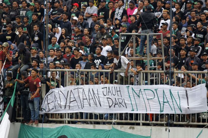 Spanduk Penyemangat dari BCS untuk PSS Sleman