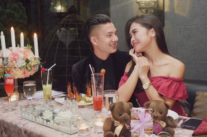 Kim Jeffrey Kurniawan (kiri) dan Elisabeth Novia Makalew