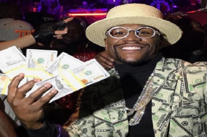 Petinju Amerika Serikat, Floyd Mayweather Jr., mendapat julukan The Money karena kekayaan yang dimilikinya.