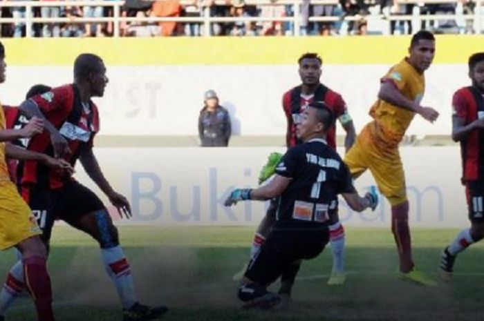 Sriwijaya FC versus Persipura Jayapura di Stadion Gelora Jakabaring, Palembang, Minggu (30/7/17).