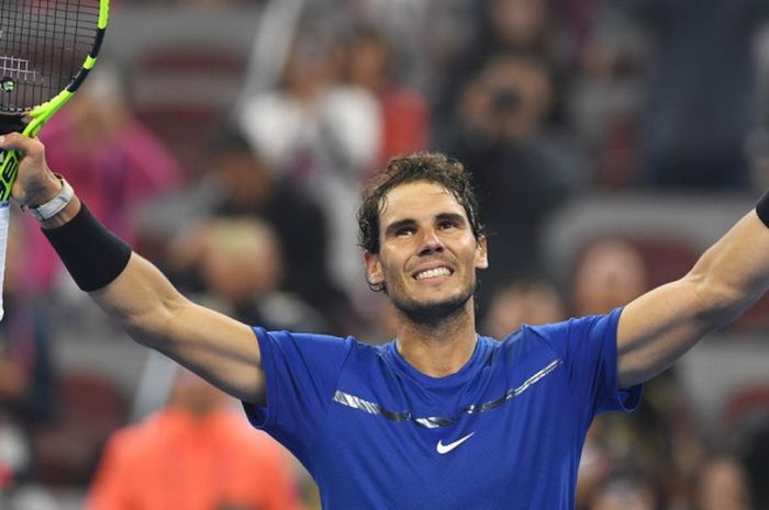 Petenis tunggal putra nomor satu dunia dari Spanyol, Rafael Nadal, melakukan selebrasi setelah memenangi laga atas Grigor Dimitrov (Bulgaria) pada babak semifinal turnamen China Terbuka di Beijing, Sabtu (7/10/2017).