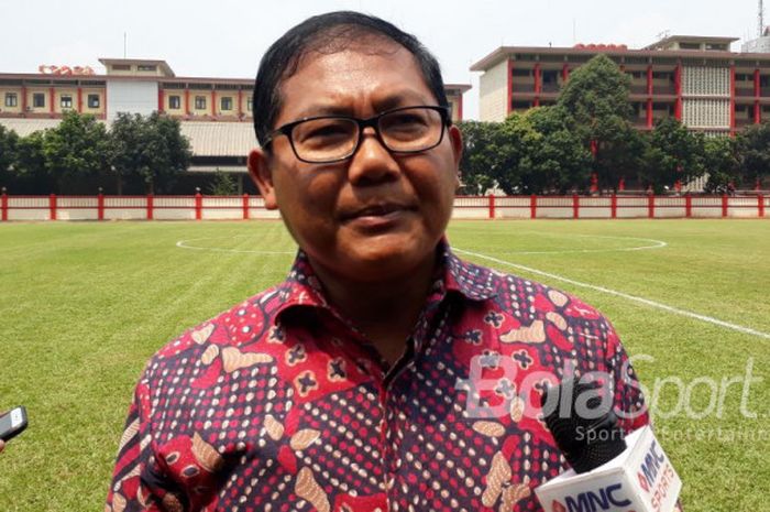 Manajer Bhayangkara FC, Sumardji, saat memberikan keterangan di Stadion PTIK, Blok M, Jakarta Selatan, Rabu (2/5/2018).