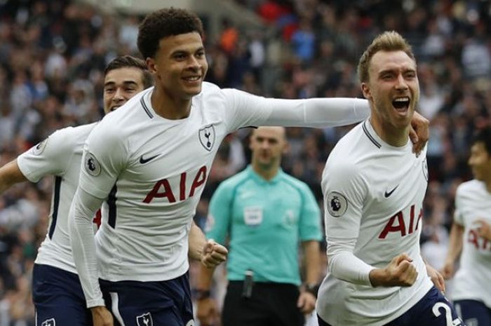 Christian Eriksen melakukan selebrasi setelah mencetak gol ke gawang AFC Bournemouth dalam laga lanjutan Liga Inggris di Stadion Wembley, Sabtu (14/10/2017) malam WIB.