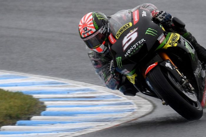 Pebalap Monster Yamaha Tech 3, Johann Zarco, menjalani sesi latihan bebas GP Jepang di Twin Ring Motegi, Jumat (13/10/2017).