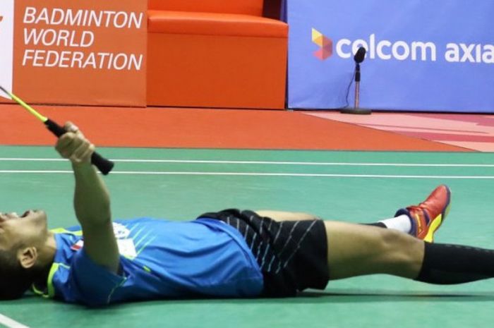 Fajar Alfian meluapkan kegembiraannya setelah menjuarai turnamen Malaysia Masters 2018 bersama pasangan ganda putranya, Muhammad Rian Ardianto, Minggu (21/1/2018).