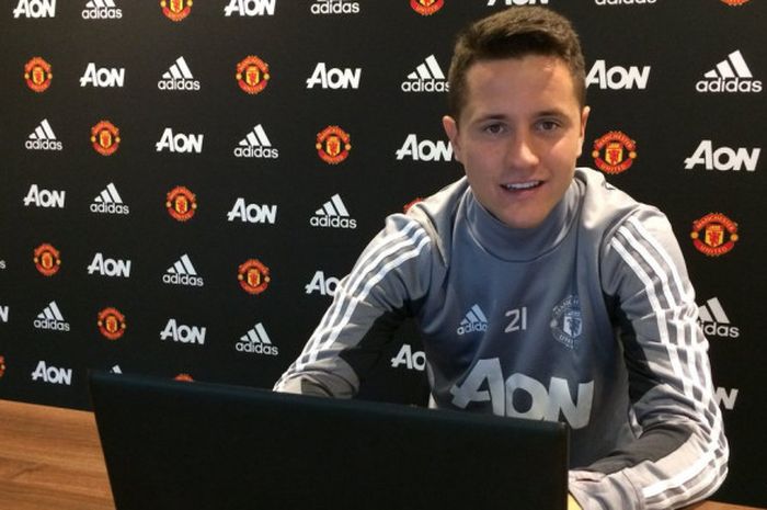 Ander Herrera menjawab pertanyaan dari penggemar Manchester United di Twitter, Rabu (11/10/2017).