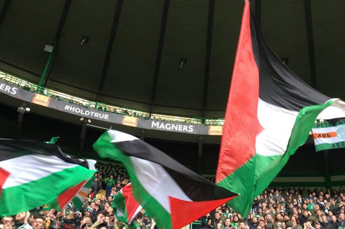 Bendera Palestina Berkibar di Celtic Park