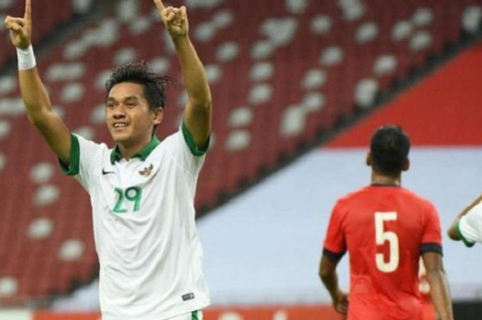  Septian David Maulana selebrasi usai mencetak gol ketiga Timnas U-23 Indonesia ke gawang Timnas U-23 SIngapura dalam uji coba internasional di Stadion Nasional, Singapura, Rabu (21/3/2018) malam WIB. 