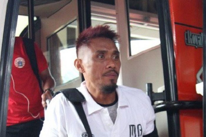 Bek Persija Jakarta Maman Abdurrahman yang tampil dengan gaya rambut baru, menjadi 1 dari 18 pemain yang berangkat ke Singapura untuk memainkan laga pamungkas Grup H Piala AFC.