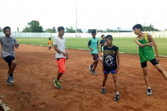 Suasana latihan tim atletik Banjarmasin, di Stadion 17 Mei Banjarmasin. 