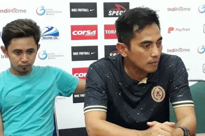  Pelatih PSS Sleman, Seto Nurdiantoro, pada sesi jumpa pers seusai melawan Persita Tangerang pada la