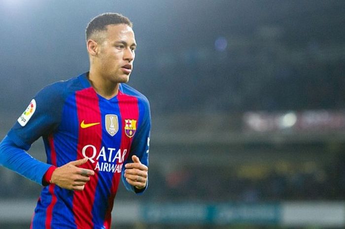 Reaksi striker Barcelona, Neymar, saat melawan Real Sociedad dalam laga lanjutan La-Liga 2016-2017 di Stadion Anoeta, San Sebastian, (27/11/2016).