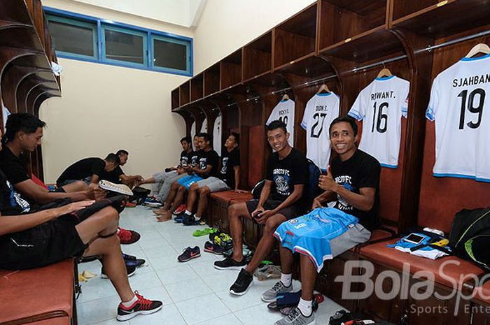 Pemain Arema FC ketika berada di ruang ganti pemain sebelum pertandingan melawan PSIS Semarang di Stadion Kanjuruhan pada (25/1/2018).