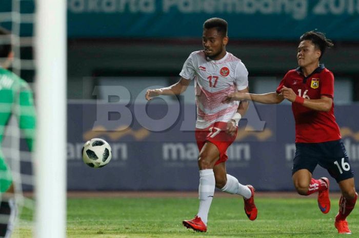 Aksi pemain sayap timnas u-23 Indonesia, Saddil Ramdani, saat menghadapi timnas u-23 Laos di babak penyisihan Grup A cabang sepak bola Asian Games 2018 di Stadion Patriot, Bekasi, Jumat (17/8/2018).