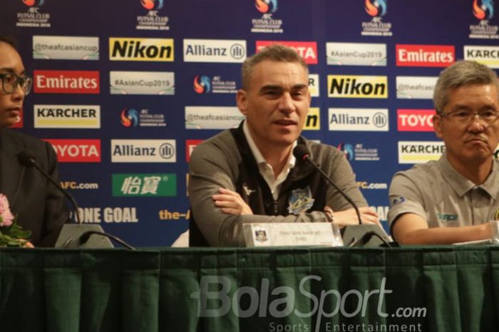 Pelatih Thai Son Nam, Miguel Rodrigo  dalam konferensi pers persiapan AFC Futsal Klub 2018