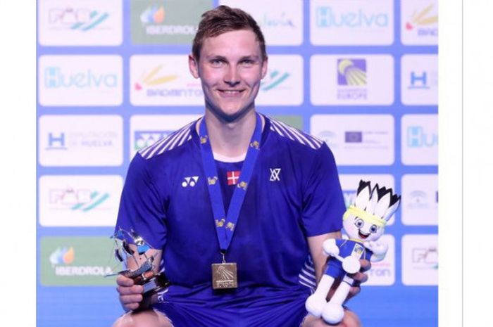   Pebulu tangkis tunggal putra Denmark, Viktor Axelsen, sukses menjadi kampiun Kejuaraan Eropa 2018.   