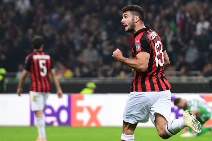 Penyerang AC Milan, Patrick Cutrone, merayakan gol yang dicetak ke gawang Real Betis dalam laga Grup F Liga Europa di Stadion San Siro, Milan, Italia pada 25 Oktober 2018.