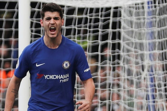 Striker Chelsea, Alvaro Morata, merayakan gol yang dia cetak ke gawang Newcastle United dalam laga Liga Inggris di Stadion Stamford Bridge, London, pada 2 Desember 2017.