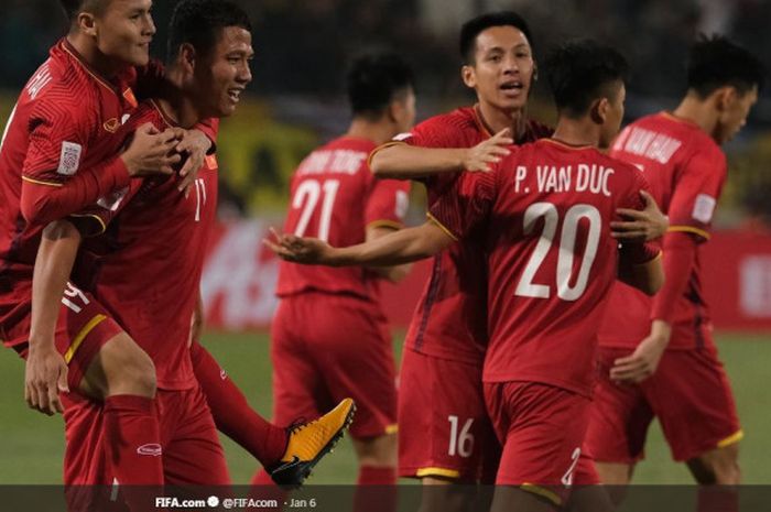 Para pemain timnas Vietnam bersiap melakoni duel penentuan lolos tidaknya mereka ke babak 16 besar Piala Asia 2019 dengan menghadapi Yaman di Hazza bin Zayed Stadium, Al Ain, 16 Januari 2019.