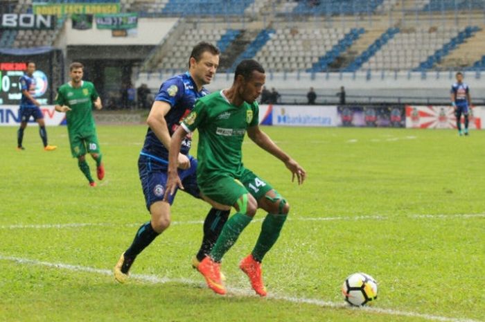 Pertandingan semifinal Piala Gubernur Kaltim 2018 antara Arema FC dan Persebaya Surabaya pada Jumat (2/3/2018). 