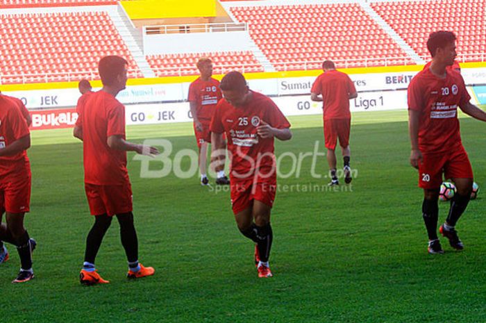 Pemain Sriwijaya berlatih di Stadion Gelora Sriwijaya Jakabaring sebelum menjamu Bhayangkara FC pada laga lanjutan Liga 1, Sabtu (12/5/2018).