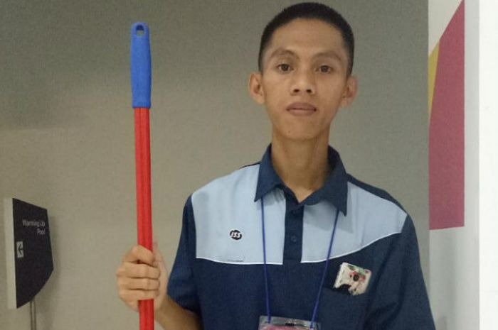 Idris Setiawan, salah astu petugas kebersihan di Satdion Akuatik selama Asian Games 2018.