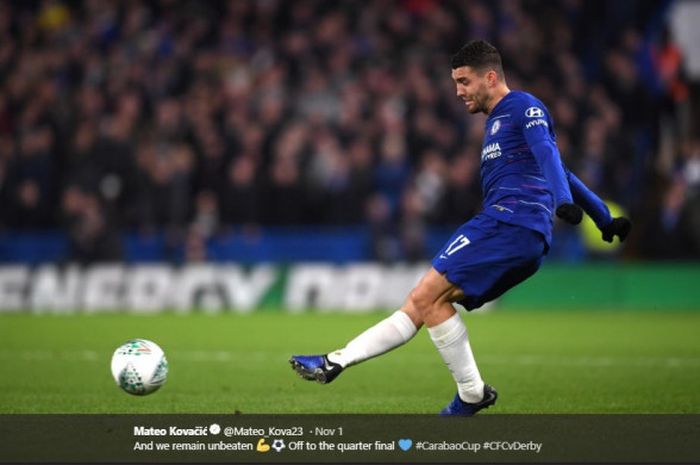 Gelandang Chelsea, Mateo Kovacic, beraksi dalam laga Piala Liga Inggris melawan Derby County di Stad