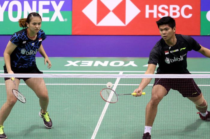 Pasangan ganda campuran Indonesia, Praveen Jordan/Melati Daeva Oktavianti, saat menjalani pertandingan melawan wakil tuan rumah, Chang Tak Ching/Ng Wing Yung, pada babak pertama Hong Kong Open 20118 di Hong Kong Coliseum, Selasa (13/11/2018).