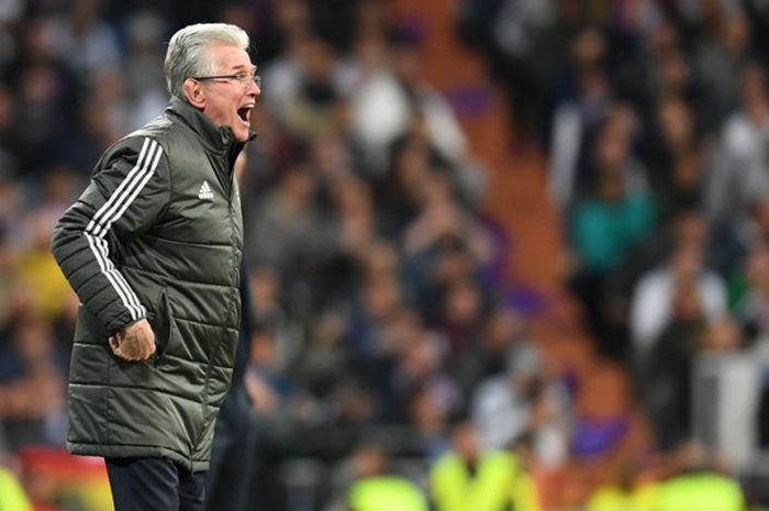 Ekspresi pelatih Bayern Muenchen, Jupp Heynckes, dalam laga leg kedua semifinal Liga Champions kontra Real Madrid di Stadion Santiago Bernabeu, Madrid, Spanyol pada 1 Mei 2018.