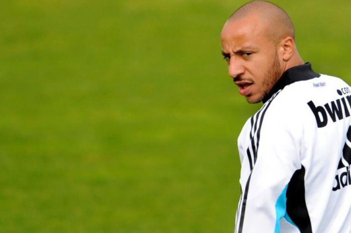 Julien Faubert saat menjalani sesi latihan Real Madrid menjelang partai Liga Spanyol melawan Barcelona di Santiago Bernabeu, Madrid, 30 April 2009.