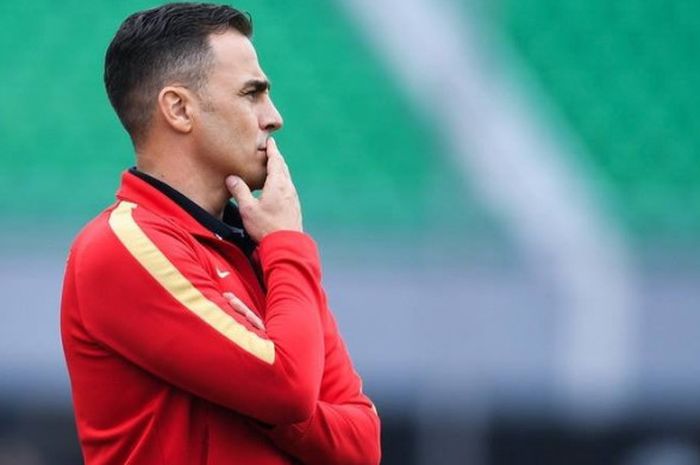 Pelatih Guangzhou Evergrande, Fabio Cannavaro. 