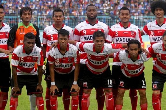 Skuat Madura United pada laga persahabatan melawan Arema Cronus, Minggu (14/2/2016).